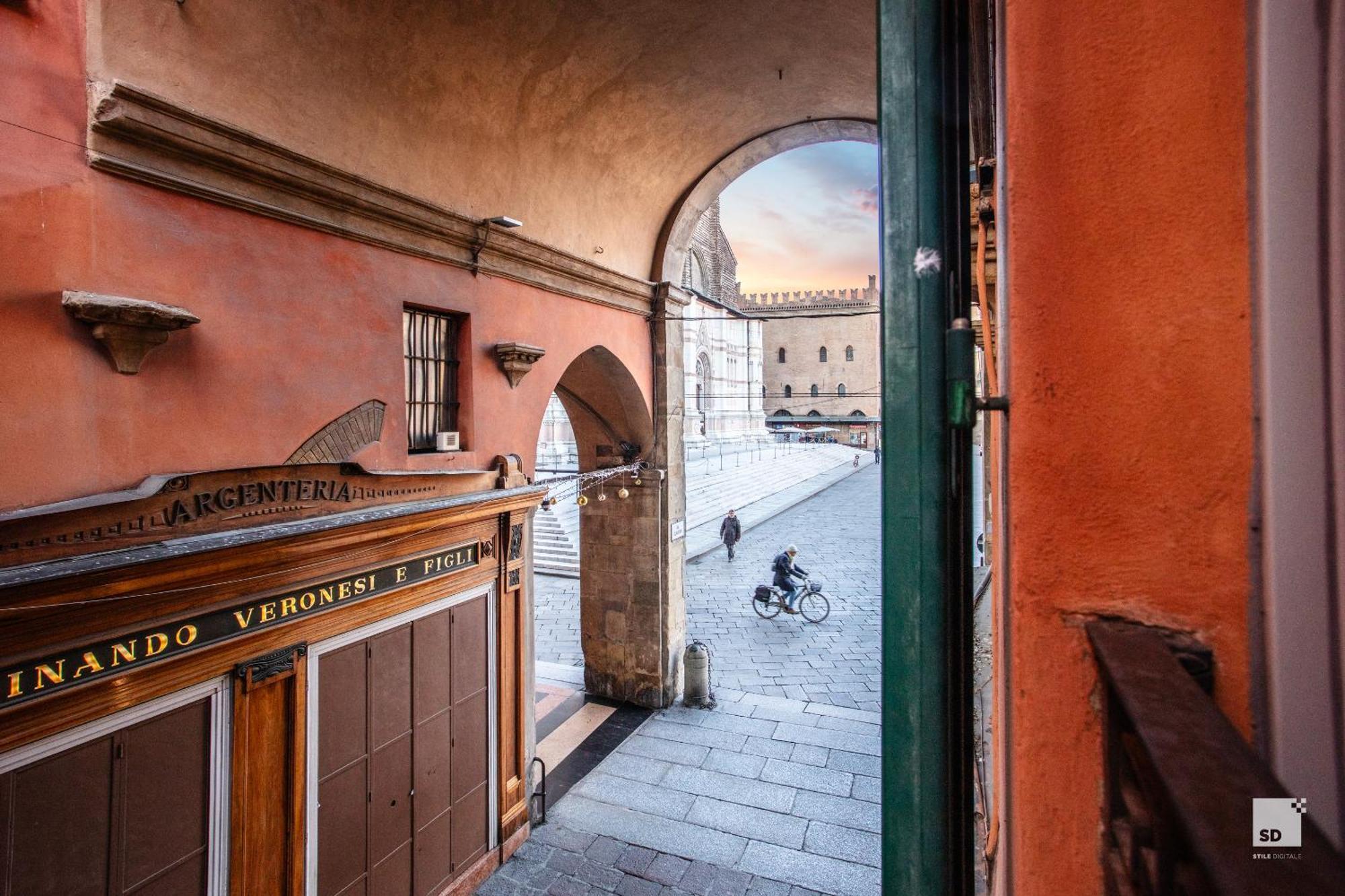 Urbanicooh Guidozagni - Piazza Maggiore View Bologna Bagian luar foto